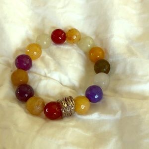 Stretch bracelet with charm.